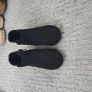 Toddler girls size 7 Cat and Jack suede black boots